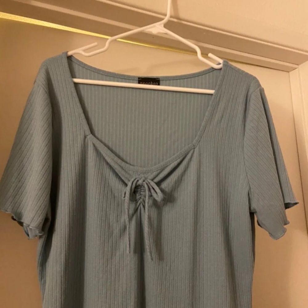 Cute Women’s Ribbed Top - Picture 2 of 3